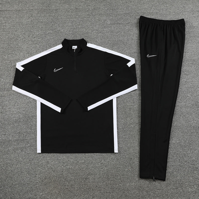 Conjunto Dri Fit Nike "Preto e Branco"