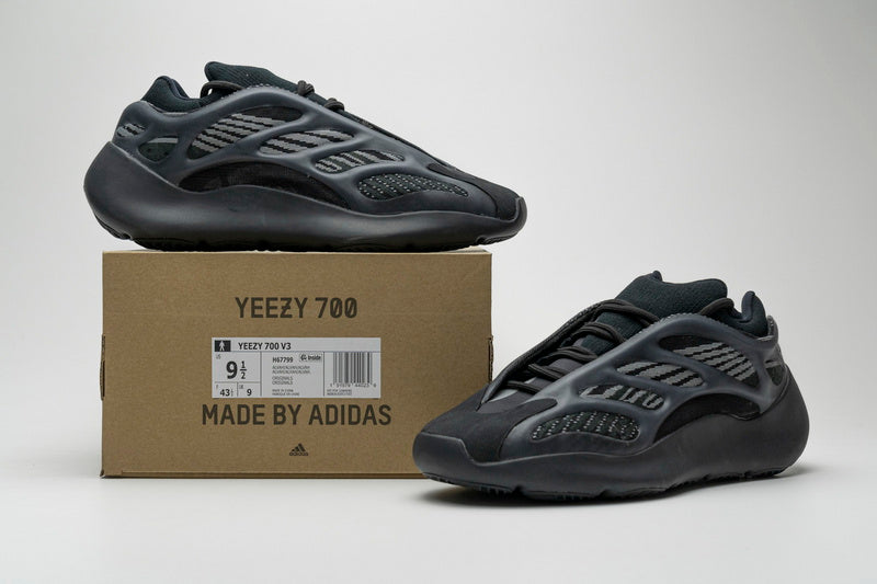 Yeezy 700 V3 "Alvah"