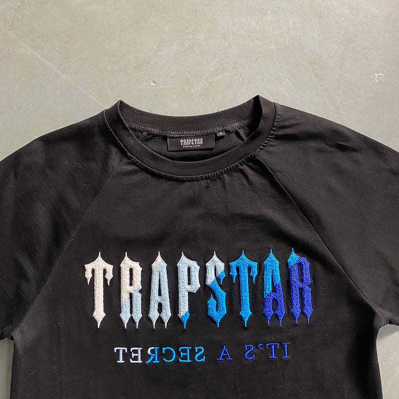 Conjunto Trapstar Verão Cinza Preto Branco com Degrade Azul