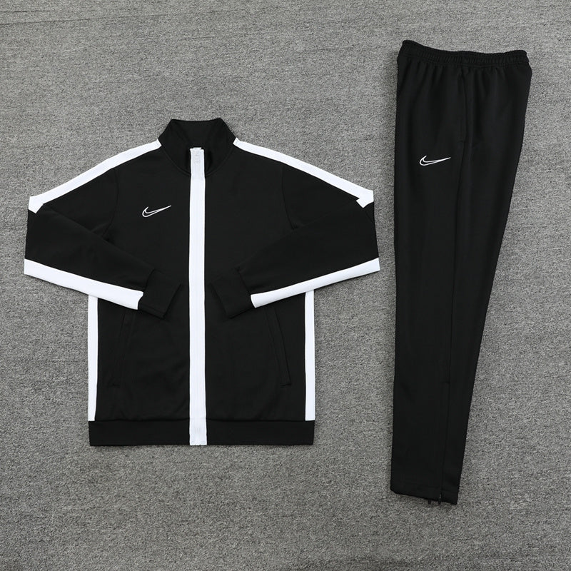 Conjunto Dri Fit Nike "Preto Faixa Branca"